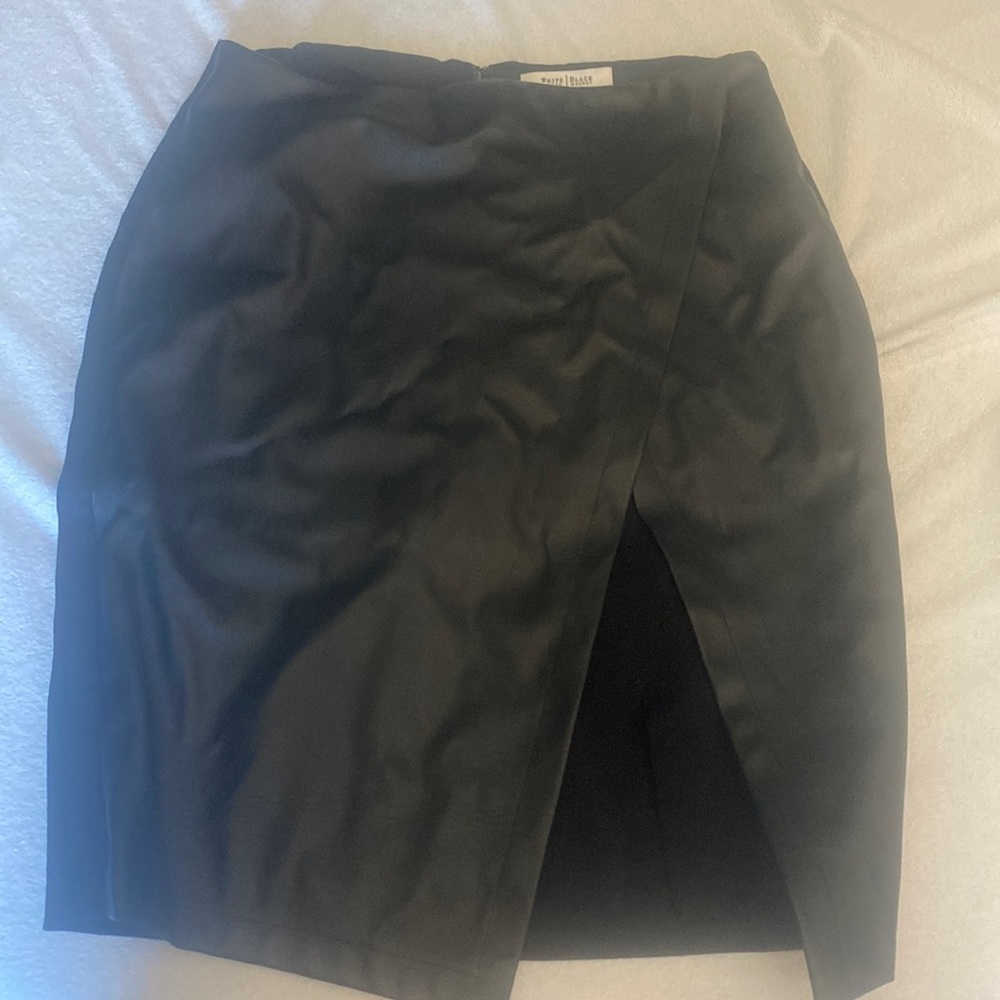 Like new WHBM faux leather skirt (fabric back); sz 6